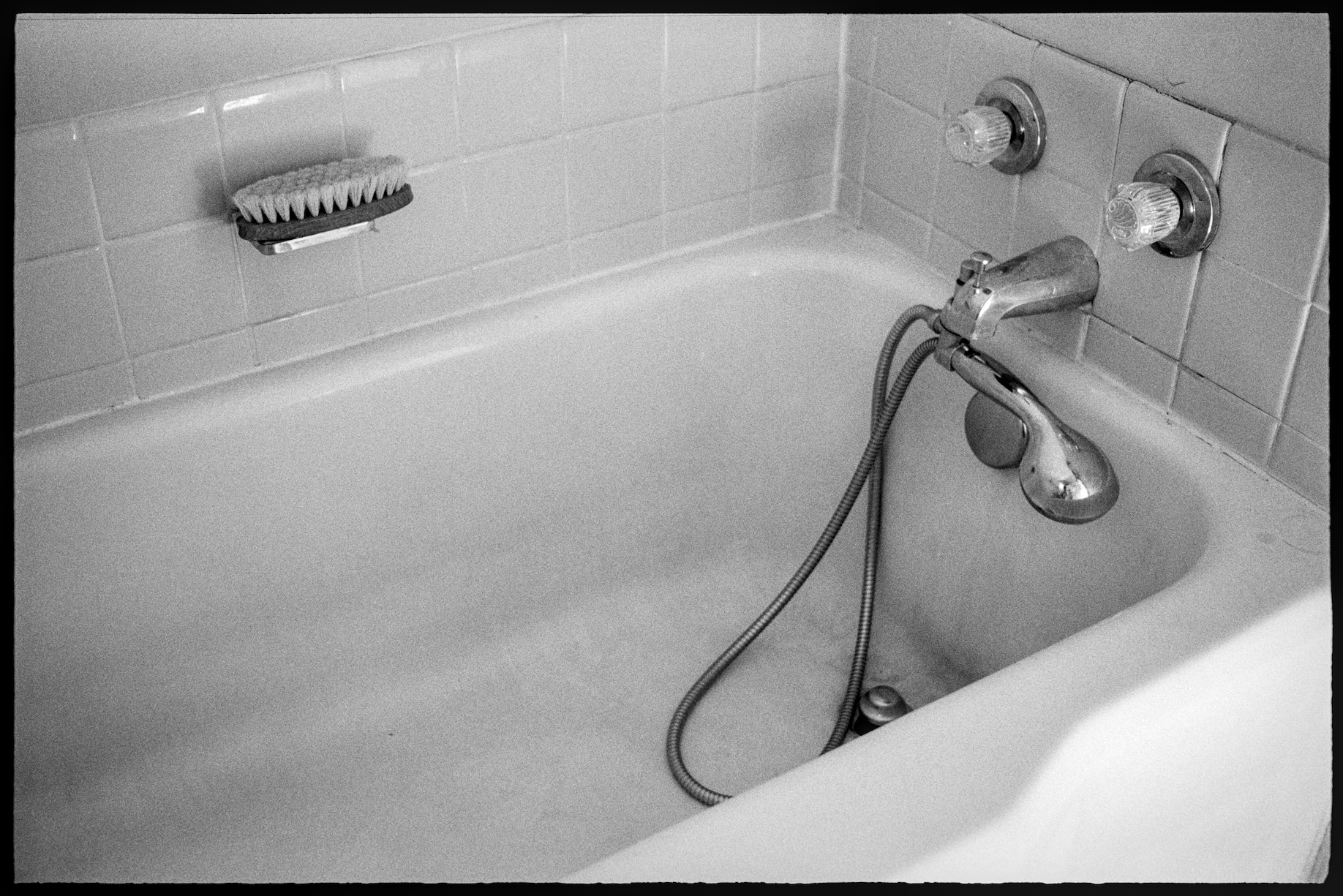 White grimy bathtub