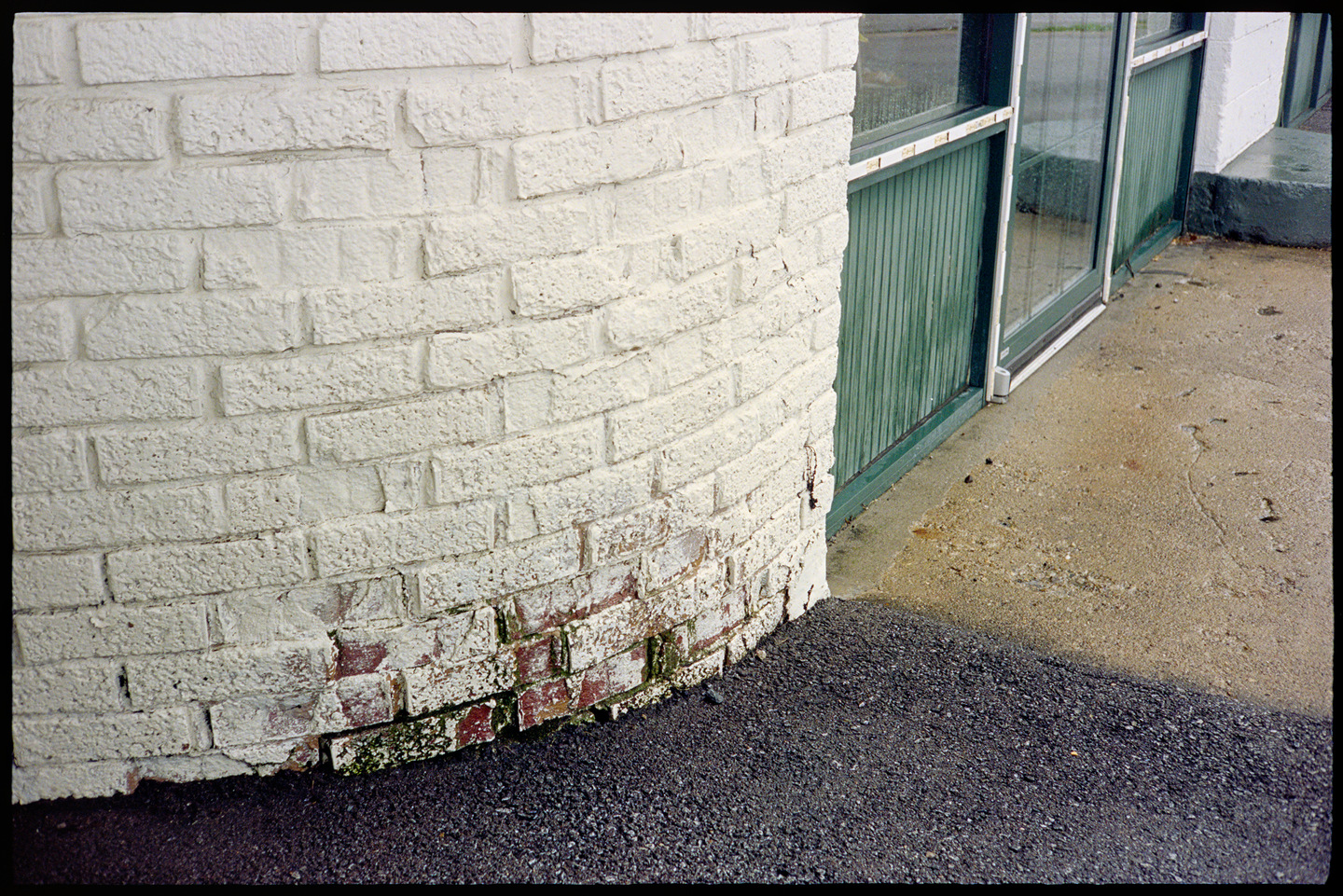 White painted bricks of a curved corner on the exterior of Amberson's coffee shop in Indianapolis