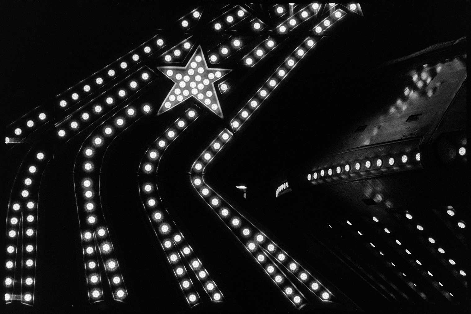 Flying saucer shaped ride at the fair at night