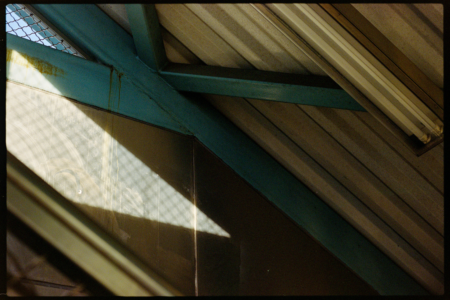 A light beam in the ceiling of the Girard Station