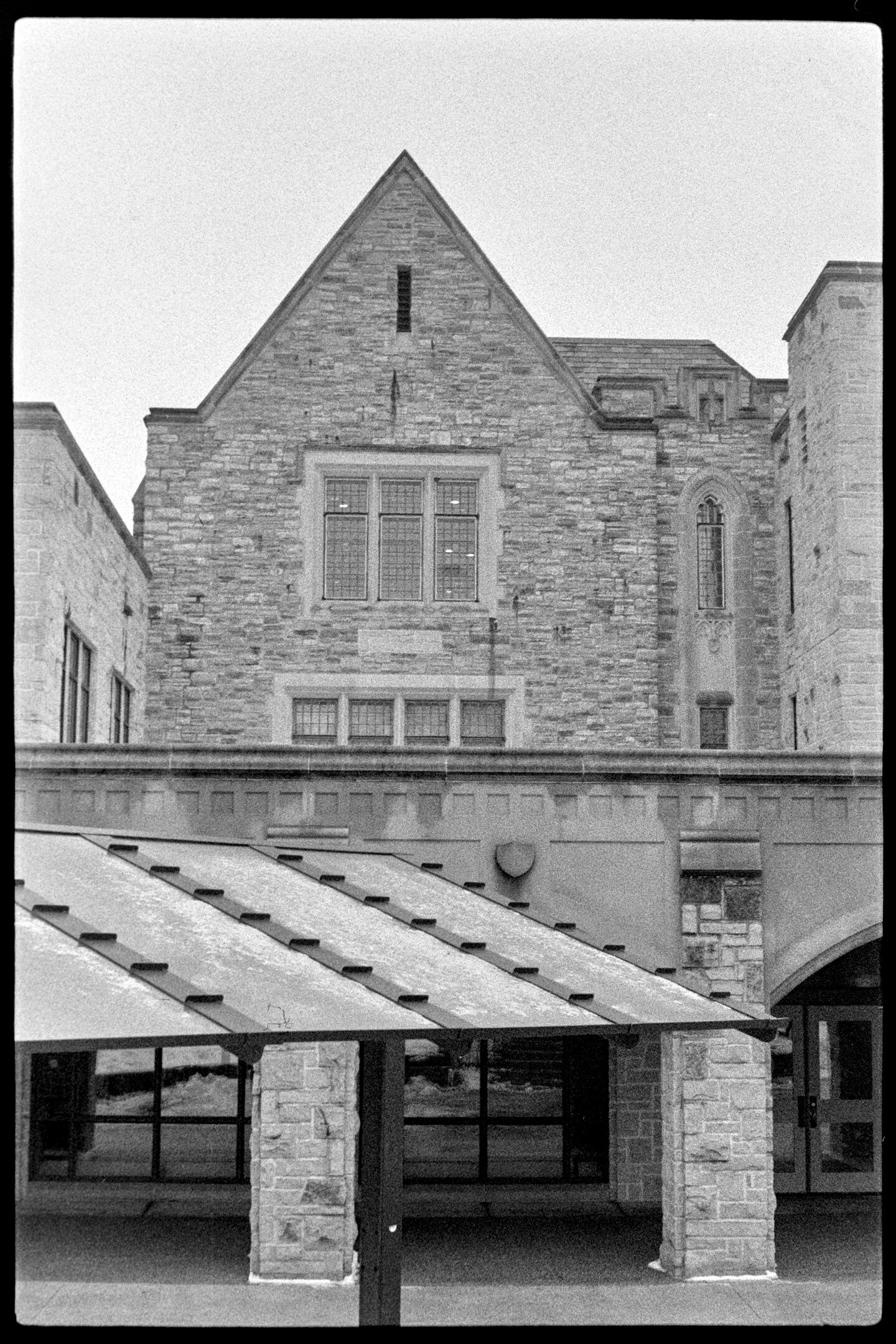 The front entrance of the Rolvaag Memorial Library at St. Olaf College